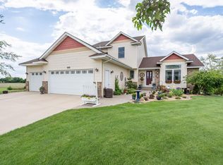 730 Simplicity Dr, Ellendale, MN 56026