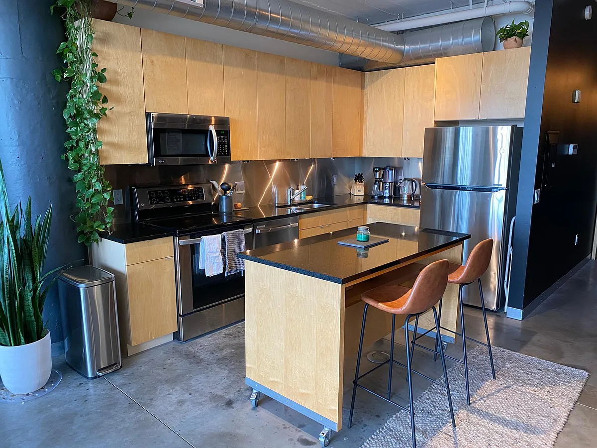 Building Photo - 2929 Chicago Ave #1006