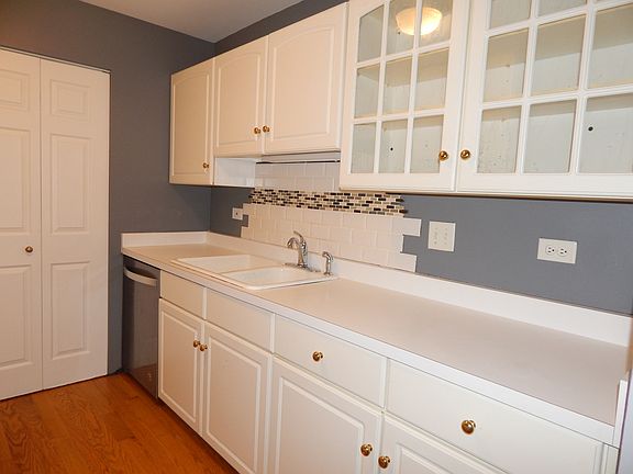 2nd image of 800 N Lakeside Dr APT 3B