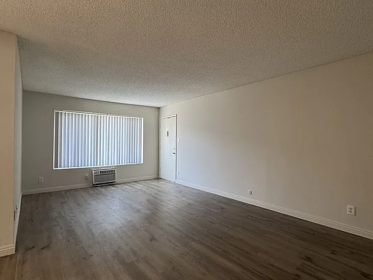 Maison De Michelle Apartments — Photo 26