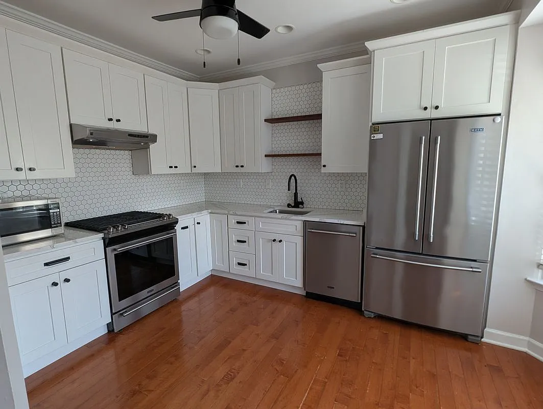 3 bed, 4.0 bath, 2060 sqft, $3,250 — Photo 2