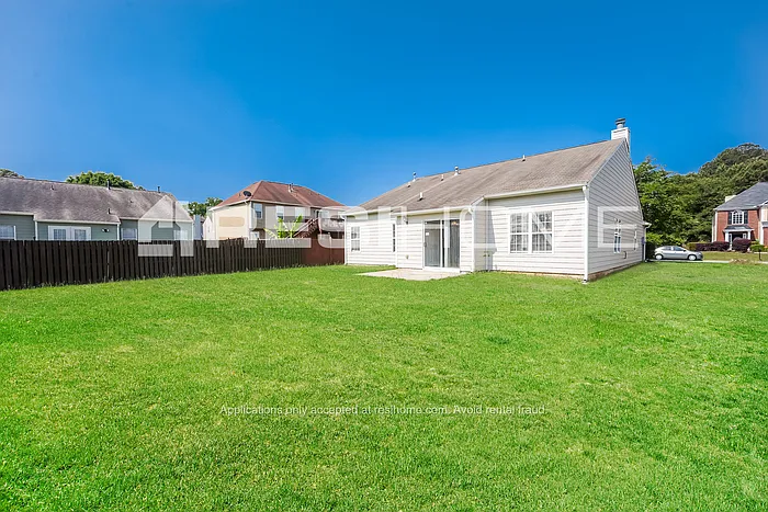 7558 Woodbine Pl — Photo 13