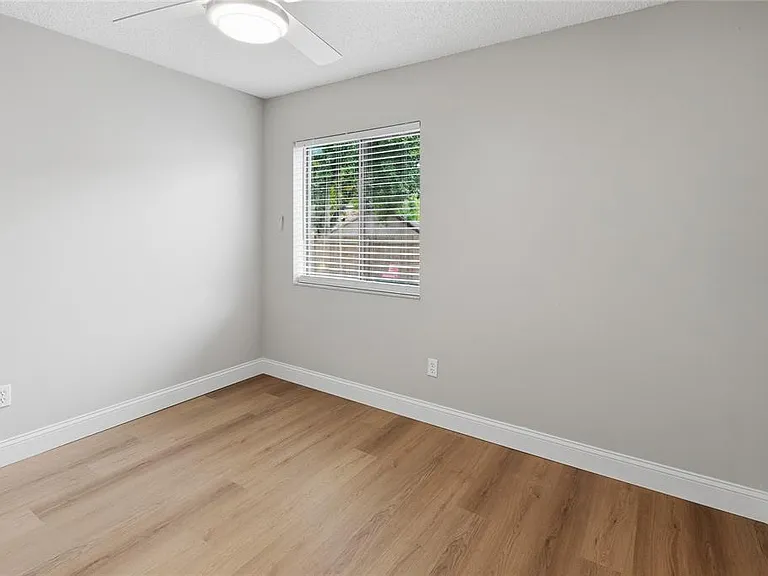 7102 Harbor Heights Cir — Photo 13