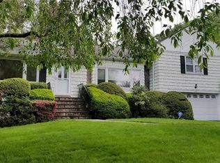 15 Carlton Ln, Rye Brook, NY 10573