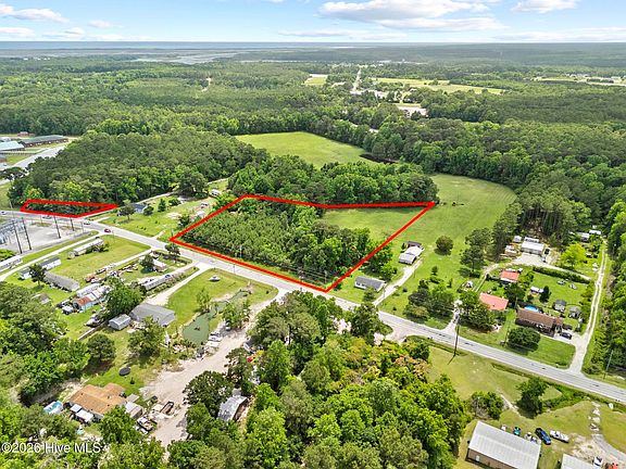 3rd image of 826 Sand Ridge Road