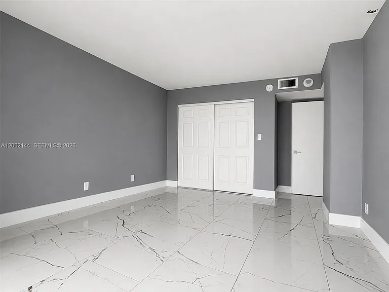 290 174th St #1005 — Photo 6