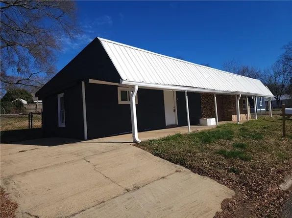 31 E 16th St SW, Rome, GA 30161