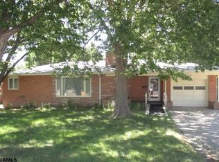 1925 Country Club Rd, Gering, NE 69341