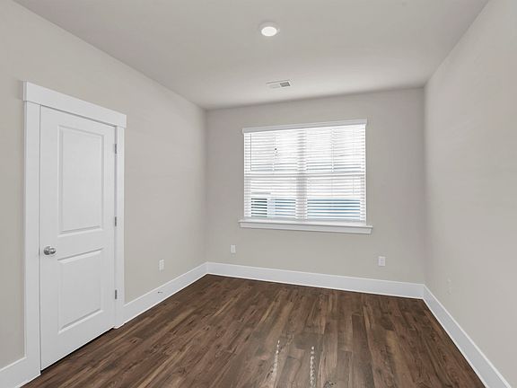 3rd image of 465 Forest Edge Trl