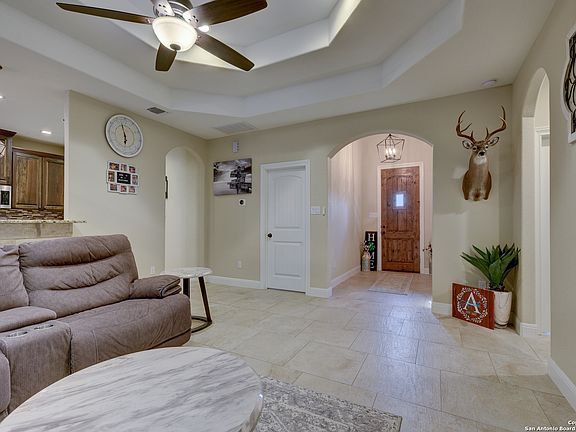 5th image of 102 Las Palomas Dr