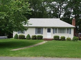 10 Ross Ct, Oak Ridge, NJ 07438