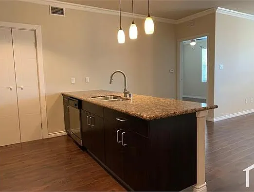 3 bed, 1300 sqft, $2,200 — Photo 4