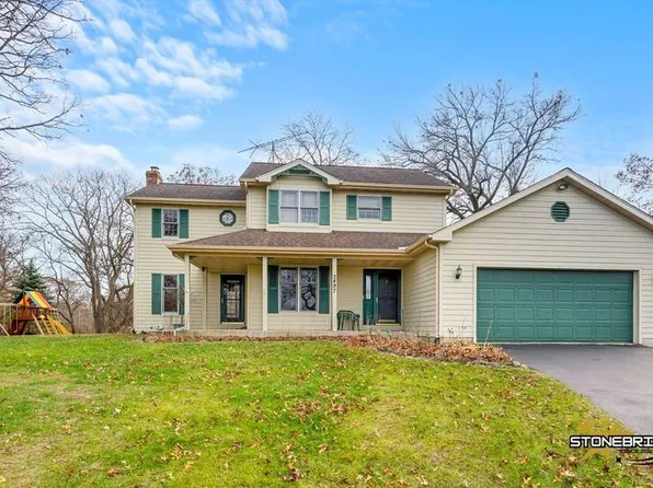3497 Kings Lair Dr, Spring Grove, IL 60081