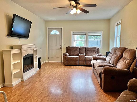 2nd image of 301 S Thornwood Ave