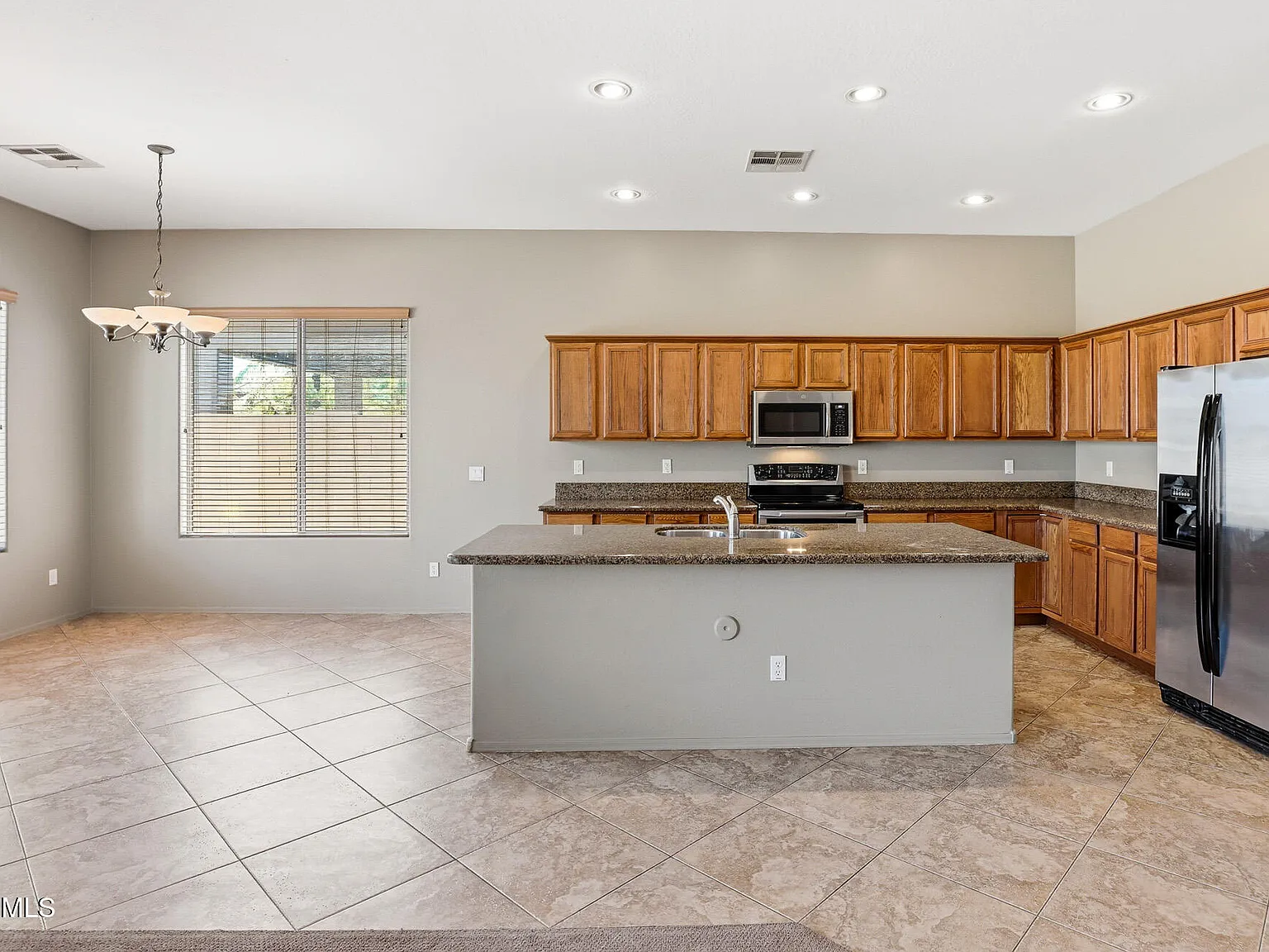 3 bed, 2.0 bath, 2103 sqft, $2,000 — Photo 4