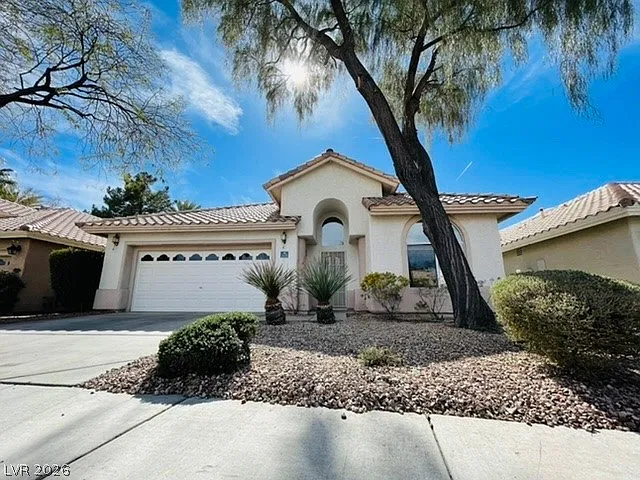 3 bed, 2.0 bath, 1692 sqft, $2,450 — Photo 1