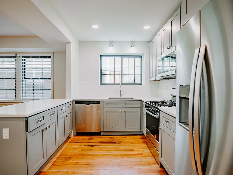 7572 Oxford Dr #3 — Photo 3
