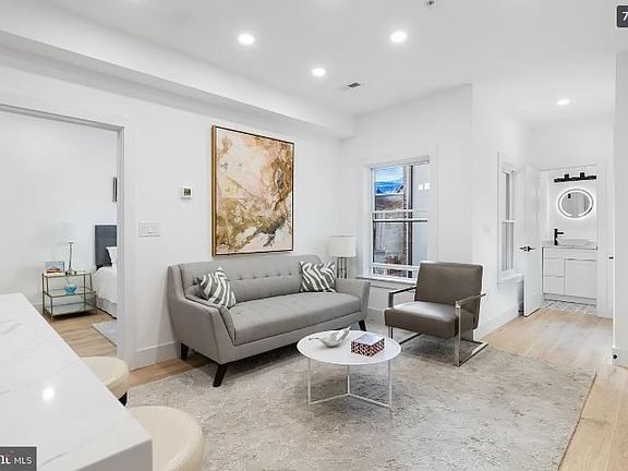 5th image of 927 Kennedy St NW #303