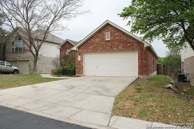 4 bed, 2.0 bath, 2042 sqft, $2,450 — Photo 3