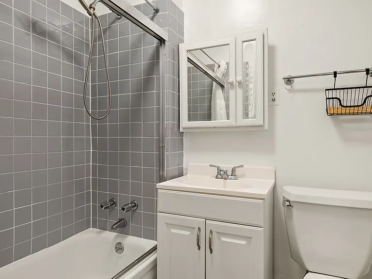 222 E 48th St #3 — Photo 4