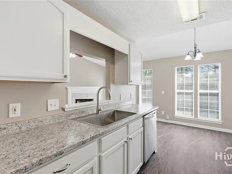 148 Silverton Rd — Photo 8