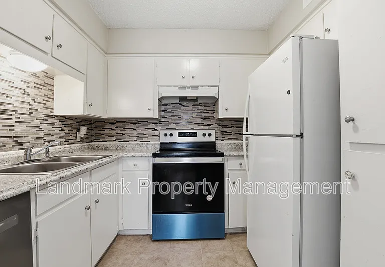 6811 Trail Lake Dr — Photo 14