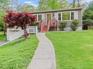 10 Mimosa St, Lake Peekskill, NY 10537