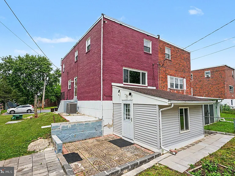 653 Franklin St — Photo 37