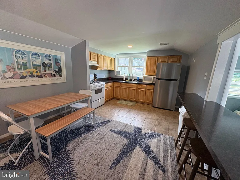 128 Hollywood Beach Rd — Photo 3