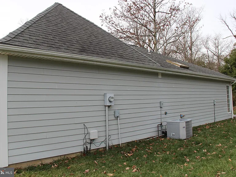 48070 Mayflower Dr — Photo 5