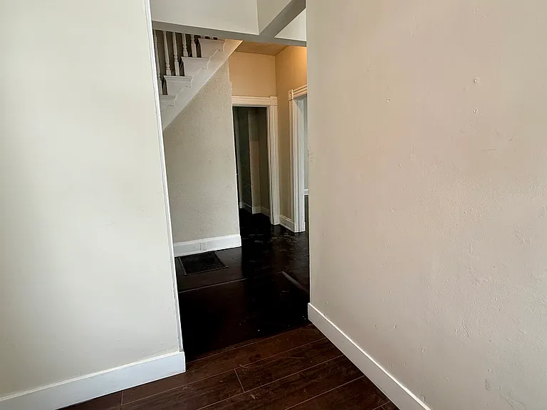3517 Hudson Ave — Photo 3