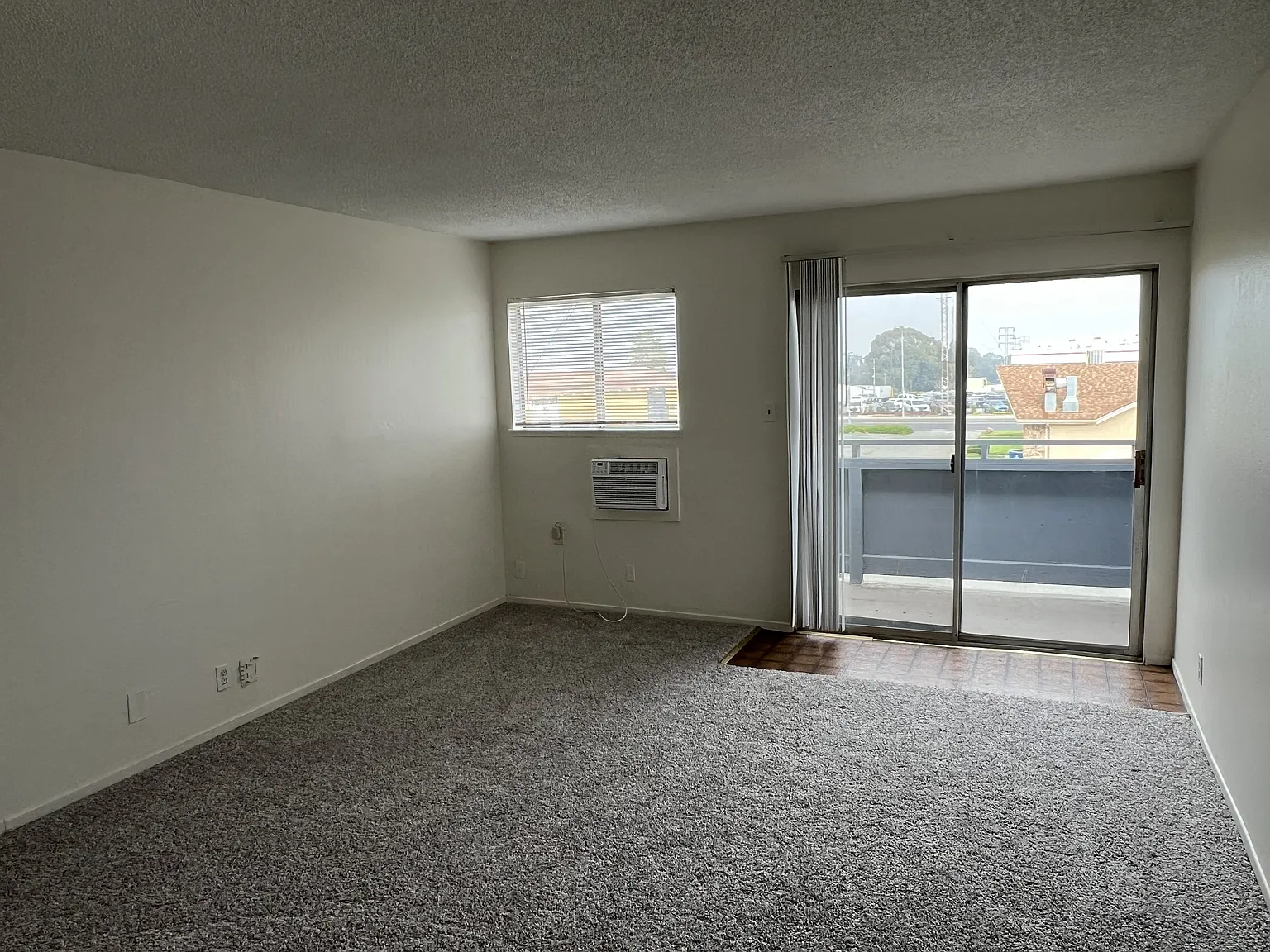 100 Clearland Dr — Photo 2