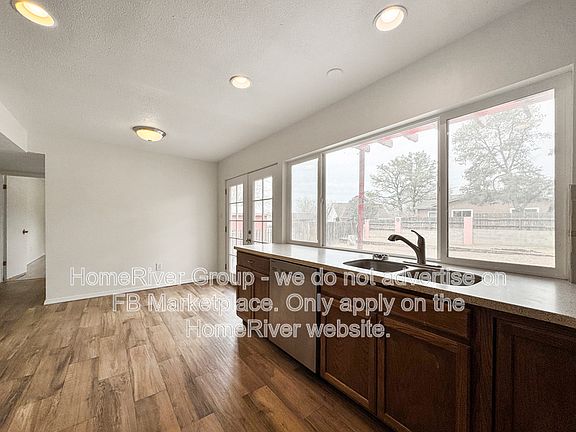 3rd image of 4624 Algiers Dr NE