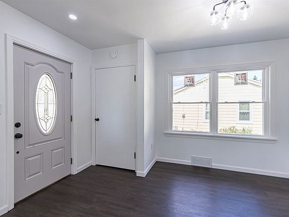 5th image of 2907 McClelland Ave