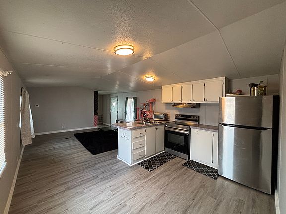 3rd image of 122 Alex Dr