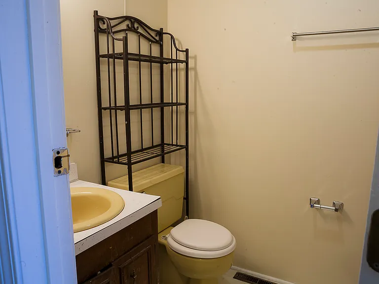 1805 King College Rd #C7 — Photo 14