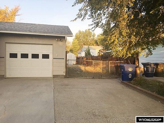 3rd image of 422 Summit Dr