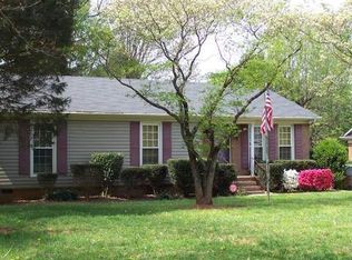 5419 Hollirose Dr, Charlotte, NC 28227