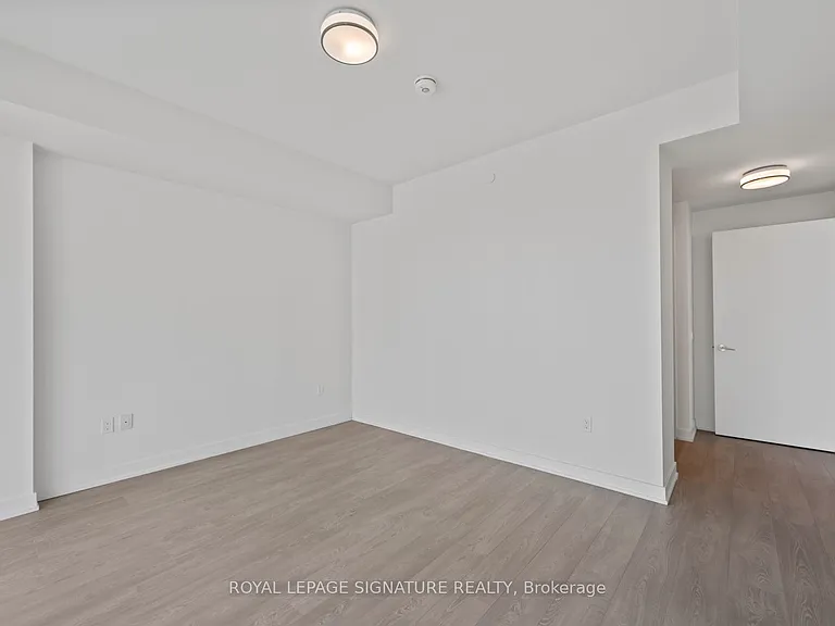 15 Queens Quay E #3305 — Photo 40