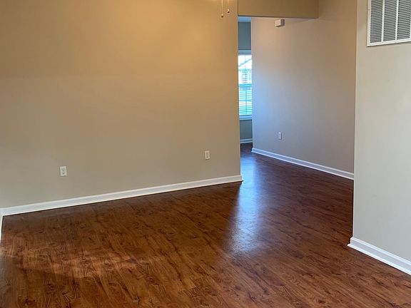 2nd image of 826 Melanie Ln
