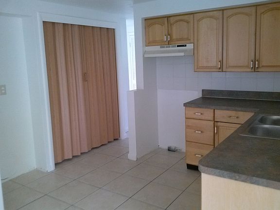 3rd image of 3236 Sanford Dr