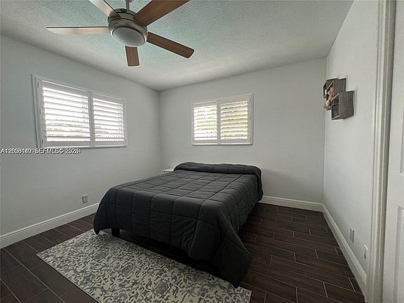 5th image of 4081 Lake Dr #4081