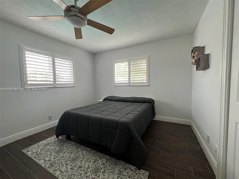 4081 Lake Dr — Photo 9