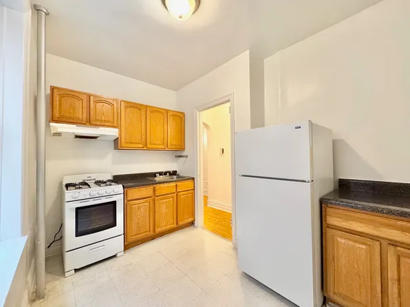 25-20 42nd Street image 4 of 10