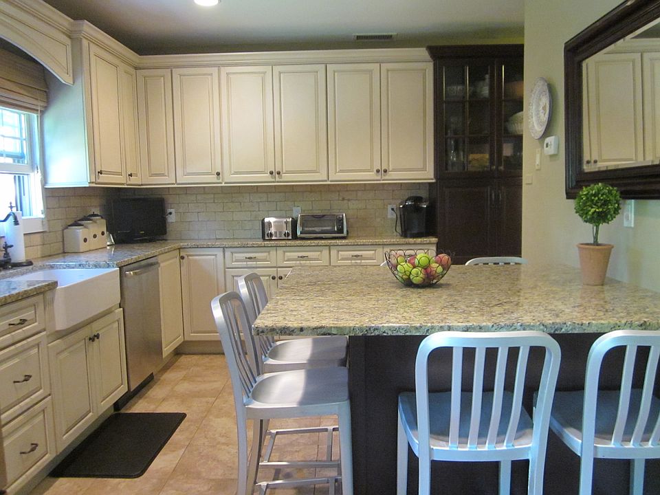 1st image of 74 Hickory Grove Dr W