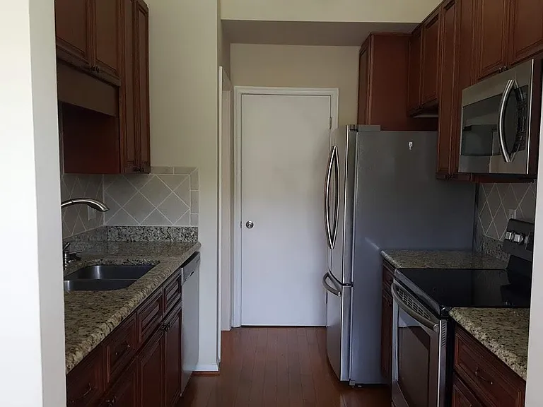 3814 Summerwood Ct — Photo 4
