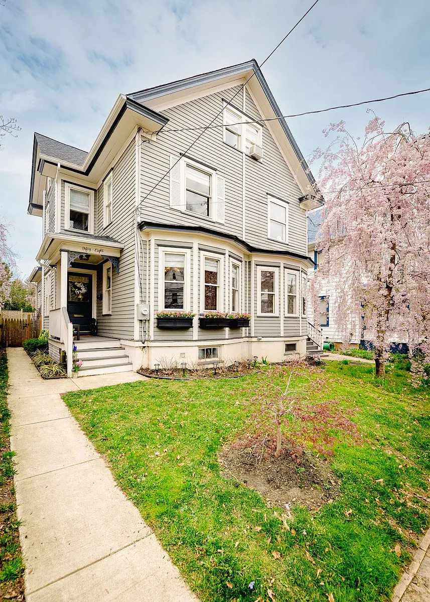 Building Photo - 58 Grove St