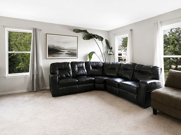 3rd image of 81 Misty Hill Ln