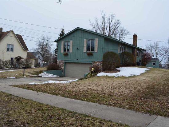 410 Oak St Cadillac Mi 49601 Zillow