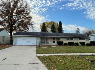 4103 Crestview Dr, Rockford, IL 61107